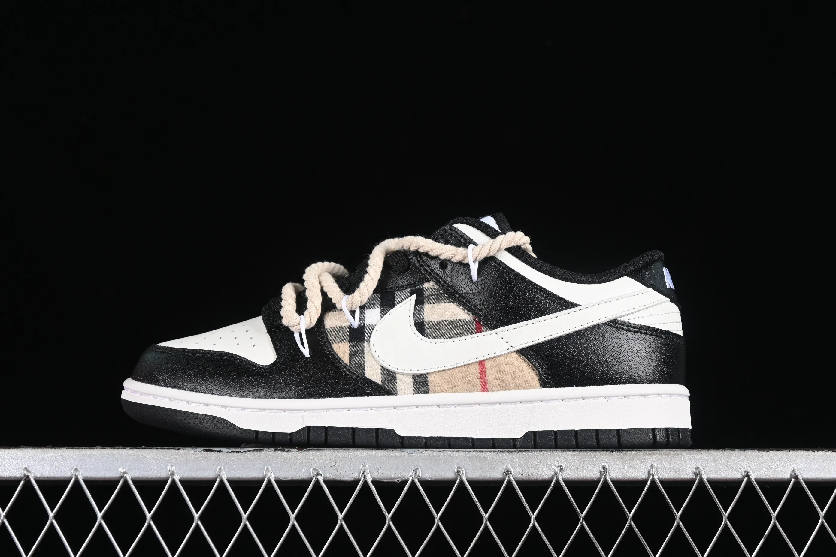 All categories Nk SB Dunk series Nk SB Dunk Low low-top sneakers Nk Dunk Low Fire Heart Scottish distressed panda beige SB deconstructed strap low-top casual sneakers DD1391-100